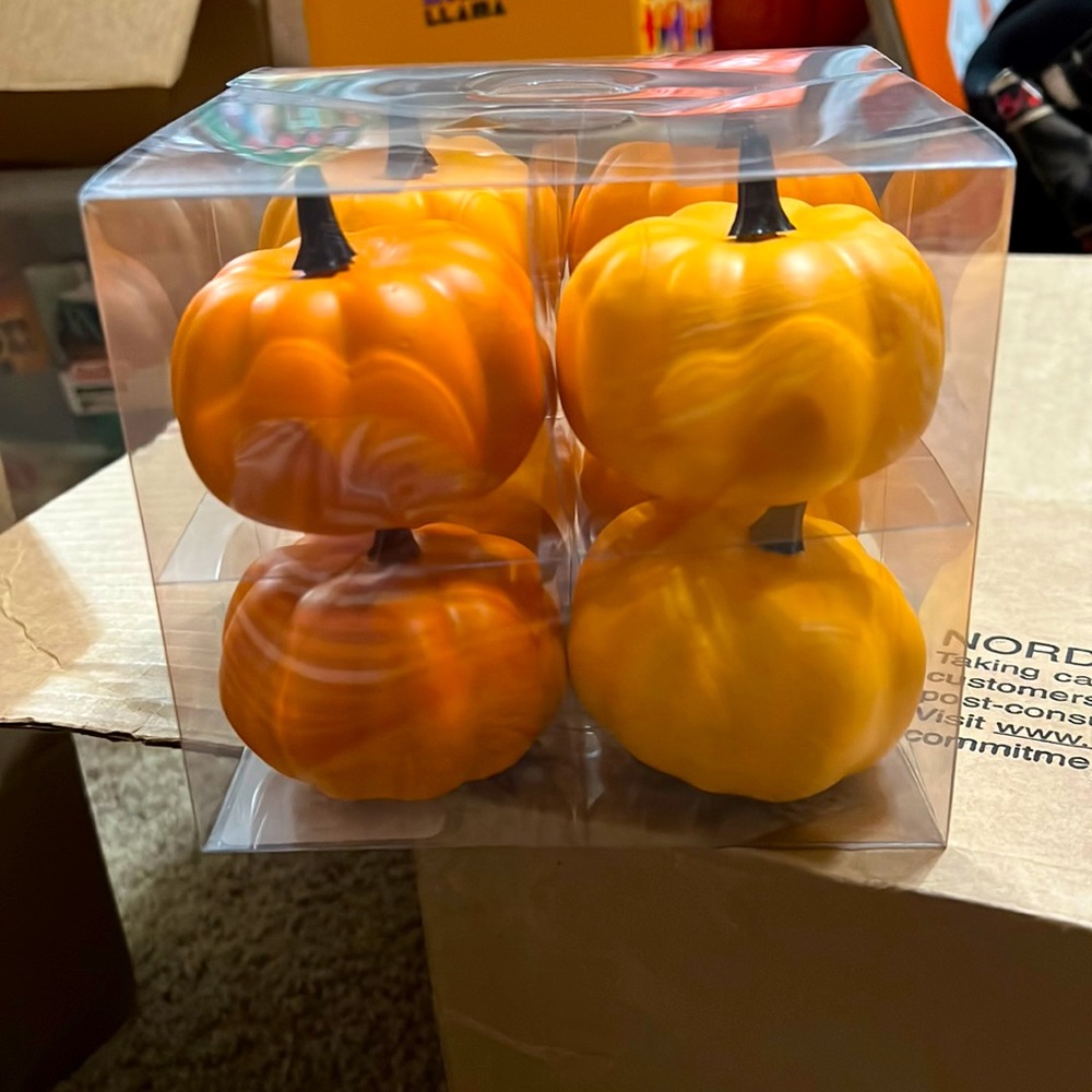 8 counts plastic pumpkins. New in box